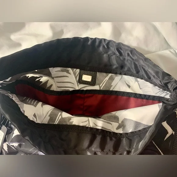 Dolce & Gabbana Leaf Print Drawstring Bag - Picture 7 of 8